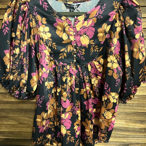 Velvet Heart SOLEIL GOLD FLORAL BLOUSE - Picture 5 of 5